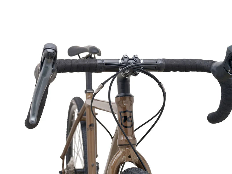 Kona 36e Rove AL 700 Bruin met Shimano Claris & Tektro Bark met zwarte decals (2025)