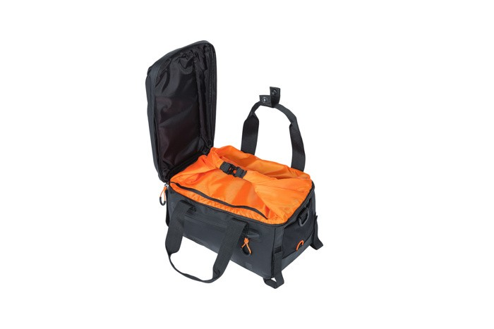 Basil Miles Tarpaulin Bagagedrager Tas 7l zwart/oranje