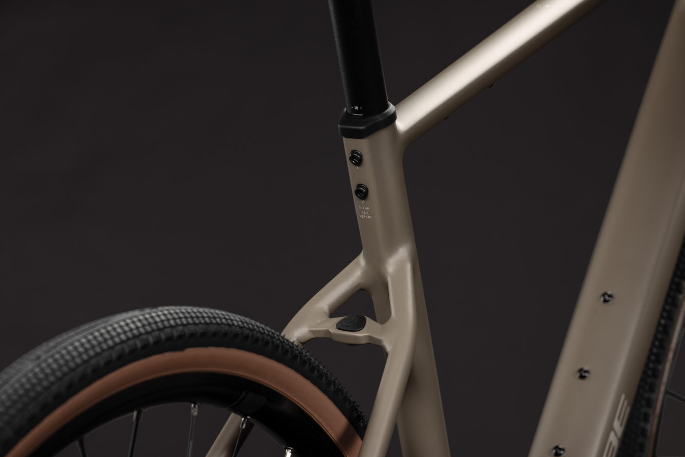 Cube Nuroad ONE wood´n´grey (2027)