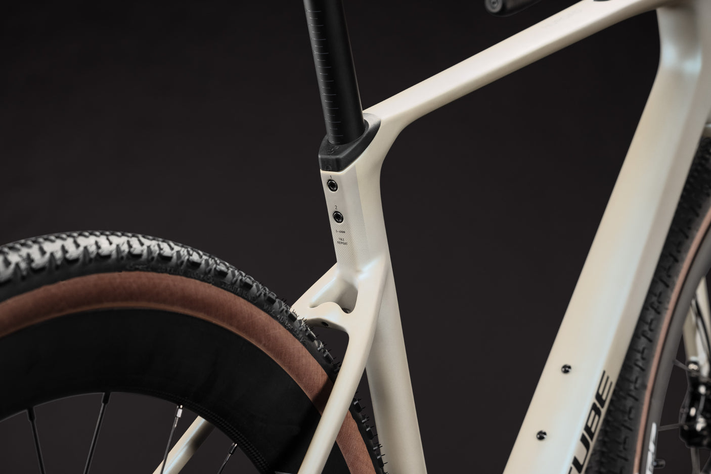 Cube Nuroad C:62 SLX glintsand´n´black (2027)