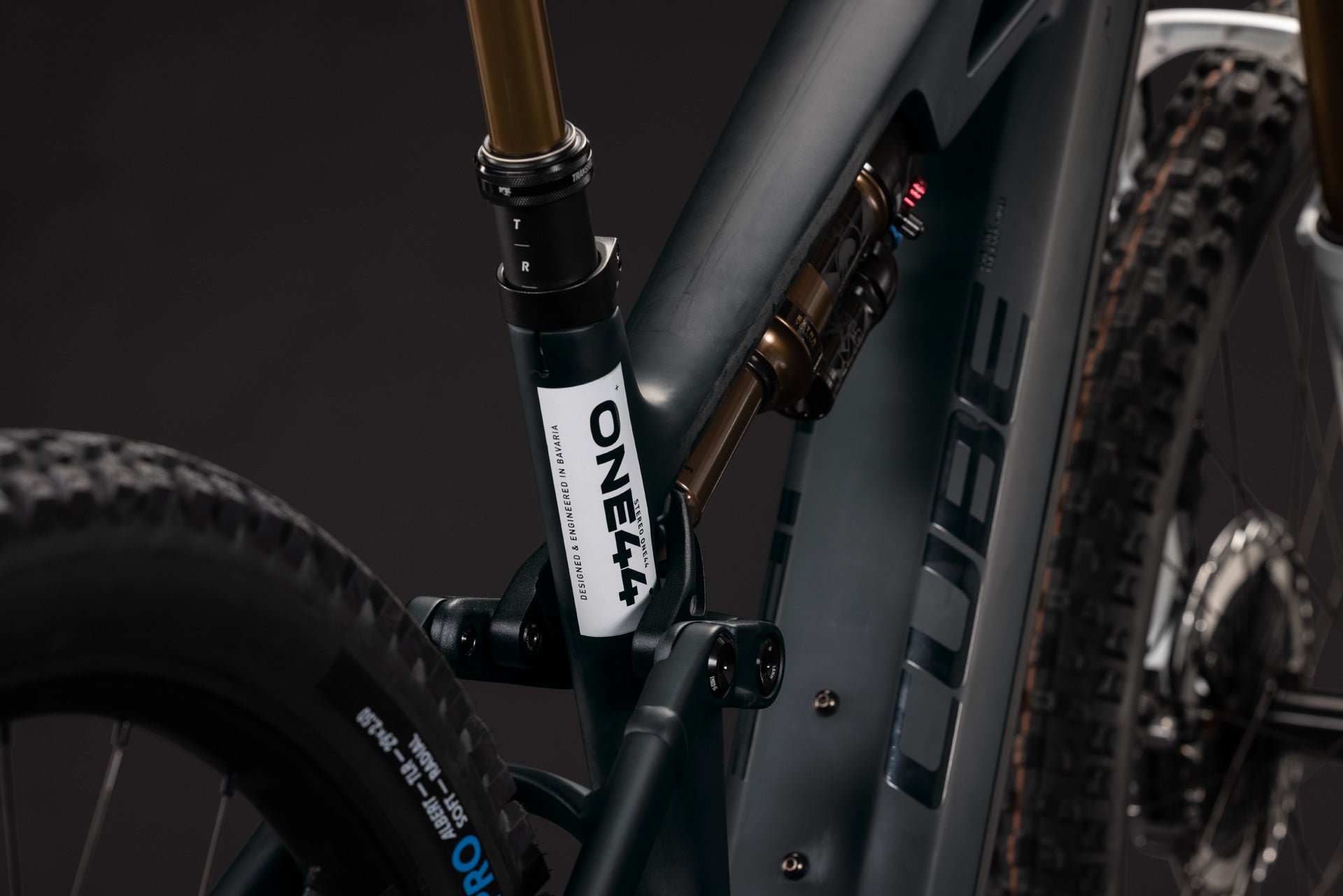 Cube Stereo Hybrid ONE44 HPC AT 800 carbon´n´white (2027)