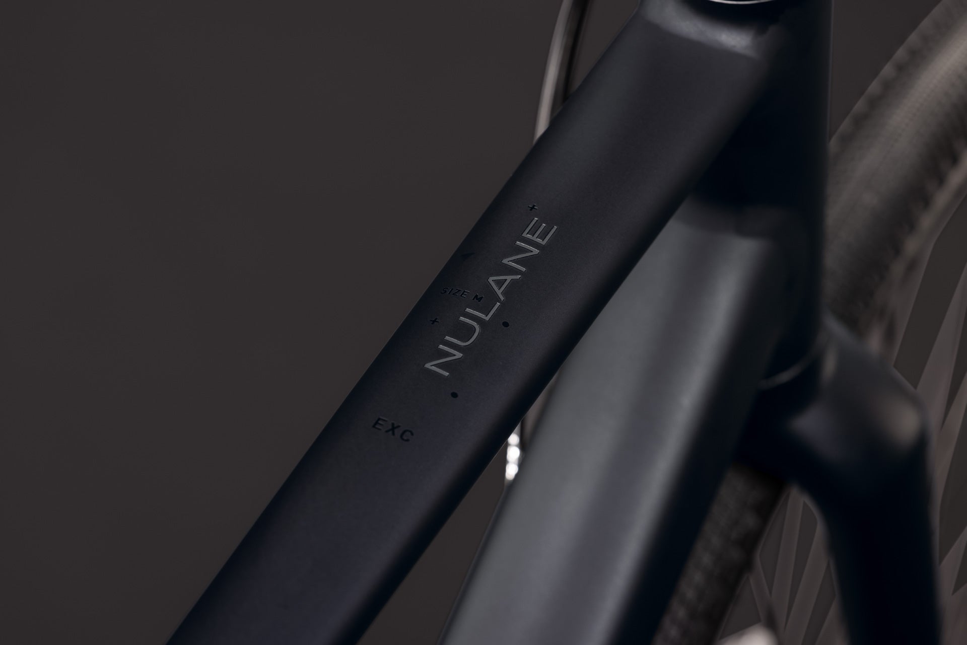 Cube Nulane Deluxe EXC grey´n´chrome (2027)