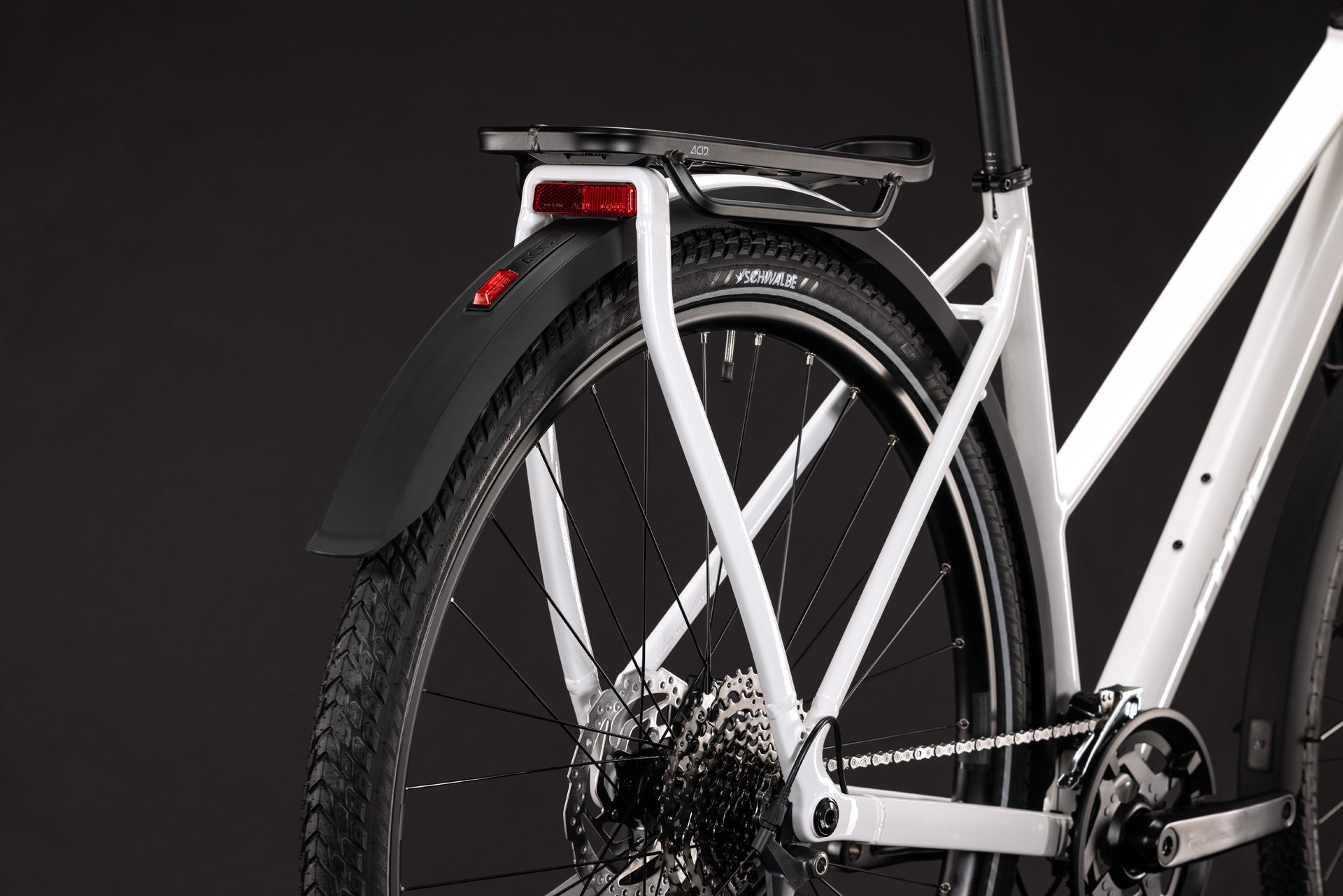 Cube Kathmandu Pro Trapez metallicwhite´n´chrome (2027)