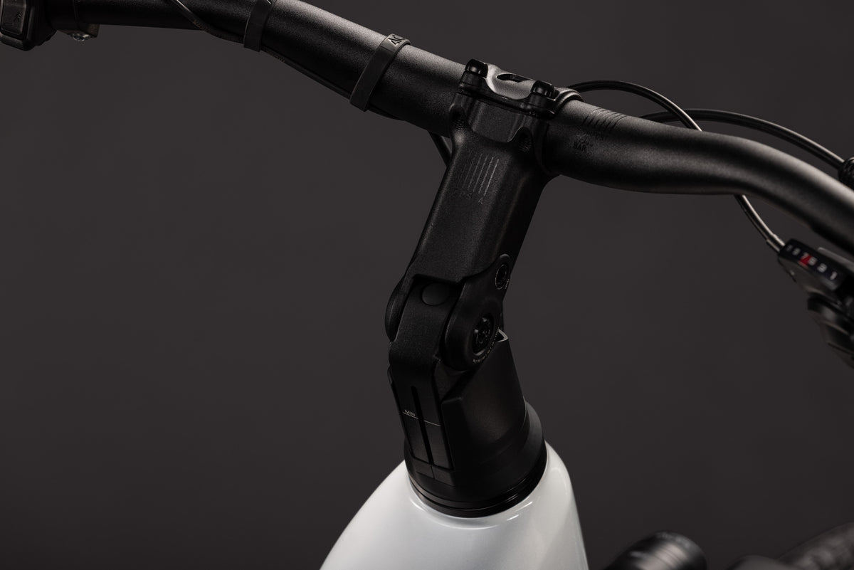 Cube Touring Hybrid ONE 600 Easy Entry metallicwhite´n´chrome (2027)