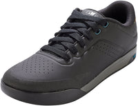 Giro Latch schoenen black/dark shadow – aktuelle Variante