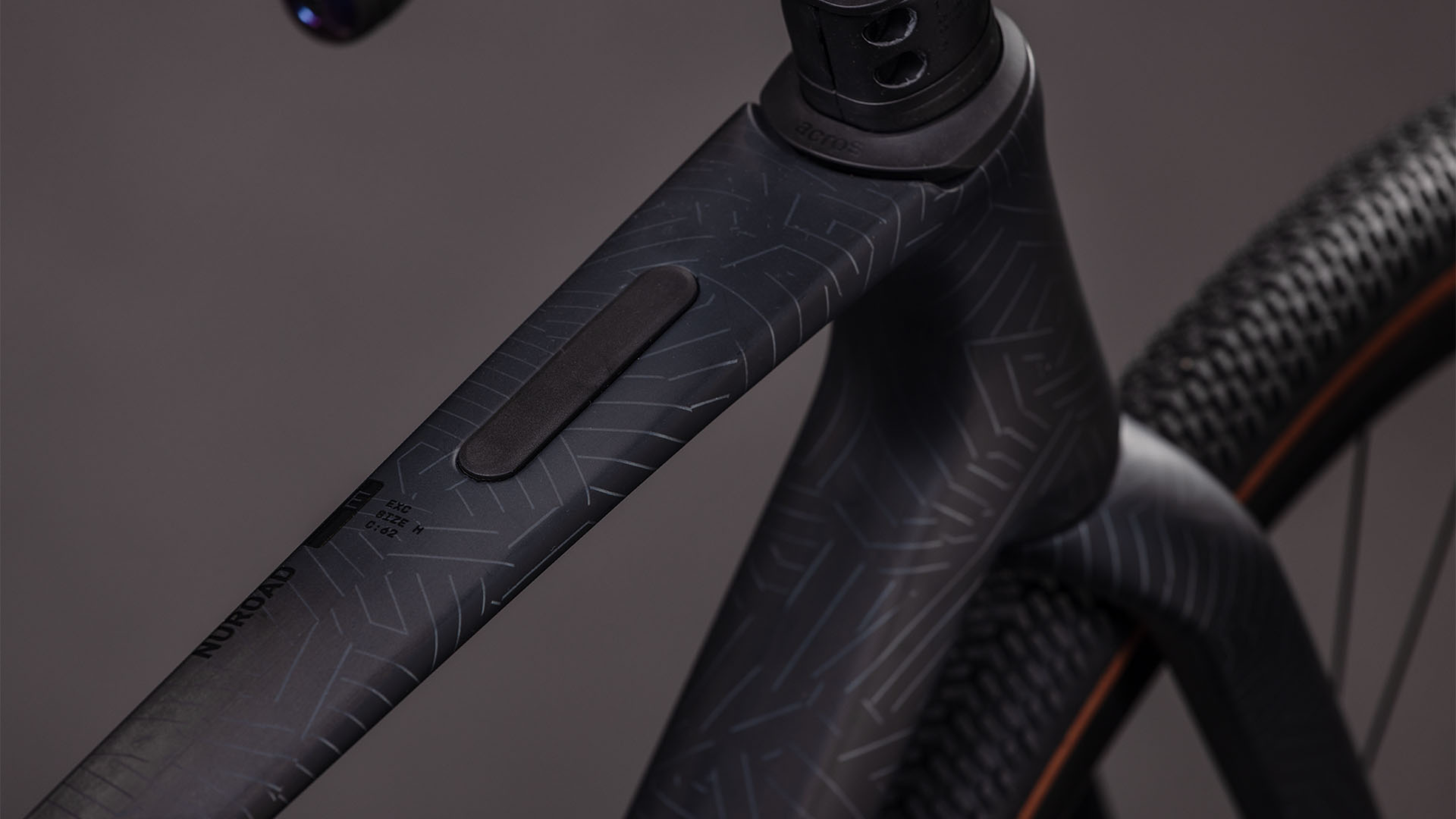 Cube Nuroad C:62 EXC carbon´n´crisscross (2026)